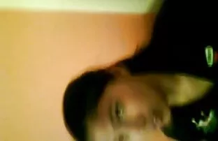 XXX 毛深い恥骨と金髪masturbates膣指広がり足 女子 専用 無料 エロ 動画