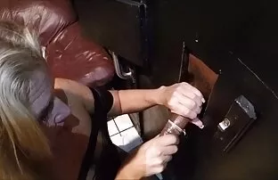 XXX 成熟した女性と巨乳fucks若い恋人の穴の高品質 アダルト ビデオ 女子 向け