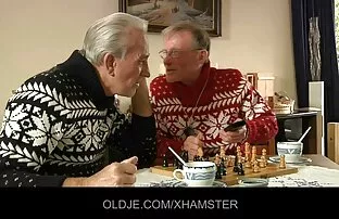 XXX ＜大きいと＞パーティー中にストリッパーと公共の場で 女子 向け エロ 動画