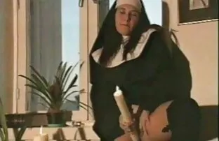 XXX 女の子は彼の膝の上に実業家を取得し、彼のコックを吸う エロ 動画 無料 女子 向け