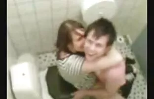 XXX 隠されたカメラの性別に気づいた妻と恋人に浴槽 女子 の 為 の アダルト 動画