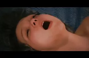 XXX 大きなおっぱいを持つ家政婦は、台所で巨大なコックの男を吸うとfucksす エロ 動画 無料 女子 向け