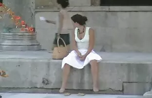 XXX 成熟した金髪にストッキングホストフランクソロの大きな肘掛け椅子 女子 向け エロ 動画