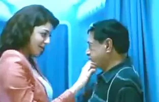 XXX 黒髪の女の子は大きなコックで喉をフェラチオします アダルト 動画 女子 向け