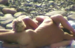 XXX 大きなお尻を持つ二十歳の英国の女性は、肛門性の後に深いblowjobを取ります 無料 女子 向け エロ 動画