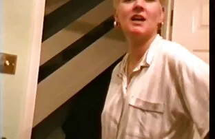 XXX ＜助手は太い濡れたボルトの頭の上に座っている＞ エッチ 動画 女子 向け