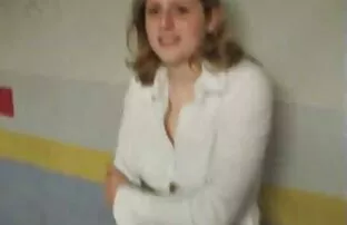 XXX 卒業生はギターを演奏するかわいこちゃんを教え、すぐに肛門性交に彼女を繁殖させる 女子 向け アダルト ビデオ