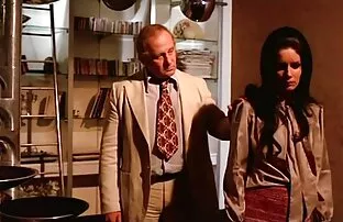 XXX 男は料理中に台所で若い女の子と性交する 女子 向け アダルト 無料 動画