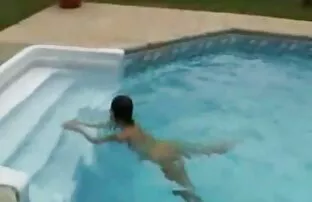 XXX 甘い日本の女の子は♥と閉じた水着でポーズをとっています 女子 の ため の エロ 動画