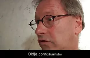 XXX 遊女の子のお尻が示される会話の利 無料 女子 向け エロ