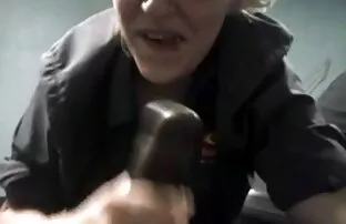 XXX フィットはすでにnahmは彼のメガネを取って、橋の下で口とUnterの中で見知らぬ人を与えました 女子 用 アダルト 動画