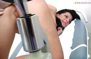 XXX 黒の女の子は車の中で男のペニスを吸い込み、弛緩 女子 むけ エロ 動画