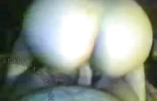 XXX 若い男は、路上で公共の場でフェラチオした後に性交する 女子 用 アダルト 動画