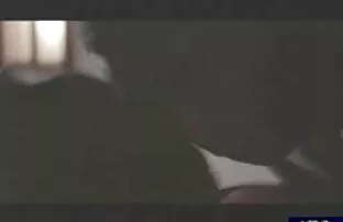 XXX 短い髪の成熟した女性は若い恋人のコックから精液を舐める 女子 の 為 の アダルト 動画