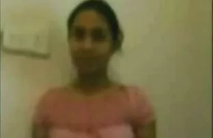 XXX 裸の雛は男と通信し、プライベートエリアでポーズ 女子 向け アダルト ビデオ