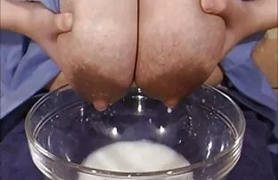 XXX 成熟した売春婦は、彼と一緒に若い隣人と♥のセックスに行きました 女子 専用 エロ 動画