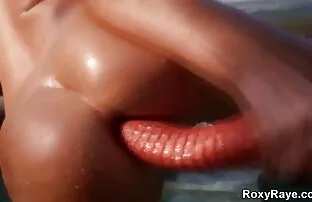 XXX Mamkaはプールに座って、お尻の大きな禿げたライザーの隣人を取ります 女子 の ため の 無料 エロ 動画