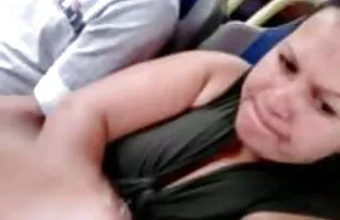 XXX 神秘的な女の子は、カメラの近くに彼女の猫を広げる 女子 の 為 の アダルト 動画