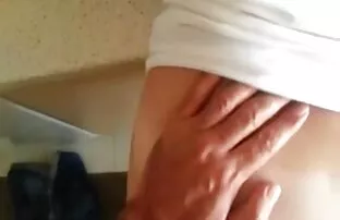 XXX 18yoひよこは四十以上の彼女の夫と一緒に仕事に来て、彼はテーブルに彼女を取りました エッチ 動画 女子 向け