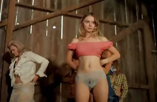 XXX 赤毛の湯たんぽは大きなコックでdeepthroating♥をやって兼を食べます 女子 向け エロ 動画