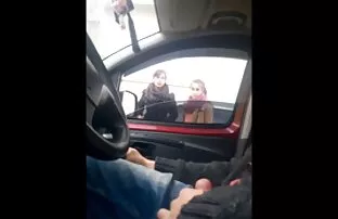 XXX 若い選手は、セクシーな体を明らかにし、ジムで体操に従事します 女子 用 アダルト 動画