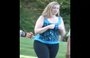 XXX ▲カプロンストッキングで脚を広げ、股間の指で愛撫する エロ 動画 女子 向け