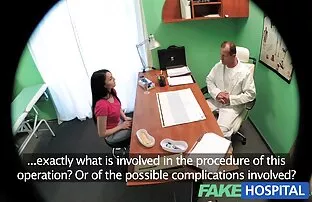 XXX シャワーから出てきて、目の前でパンティーなしで広い太ももを揺らします！ アダルト ビデオ 女子 向け