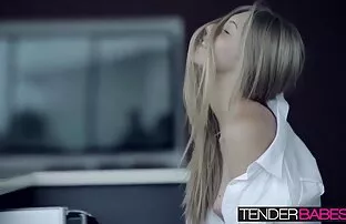 XXX 成熟した女性fucksと彼女の恋人でホテルの部屋で下着 無料 女子 向け エロ 動画