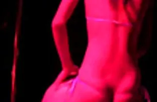 XXX 完全に授乳大きなおっぱい撫でる前に吹くとクソの上にベッド アダルト ビデオ 女子 向け