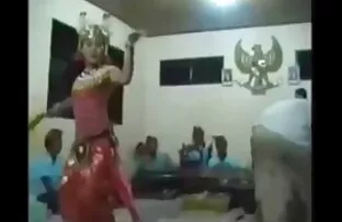 XXX ラブレスは、バルコニーに深い吸いメンバーの後に兼と細身の美しさを浸水させます av 動画 女子 向け