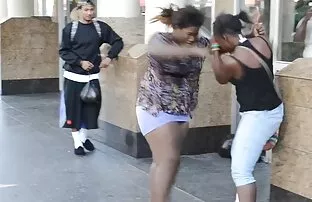 XXX 黒檀aガールフレンドの口の上にザ通りとその後ゃ来るホーム 女子 向け 無料 アダルト 動画