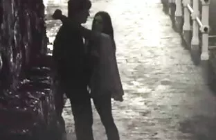 XXX ブルネットはカメラで自分自身を大きくすることに同意する 無料 女子 向け エロ