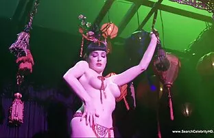 XXX 二つの若いレズビアンを楽しむ♥ベッドの上に 女子 専用 エッチ 動画