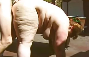 XXX 若い金髪に従事レズビアン性と女性masturbateとKuniの大きなベッド エッチ 動画 女子 向け