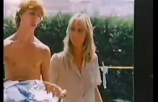 XXX 厚いキュウリは、生い茂ったキャップで厚いママのお尻に簡単に浸透します 女子 の 為 の アダルト ビデオ